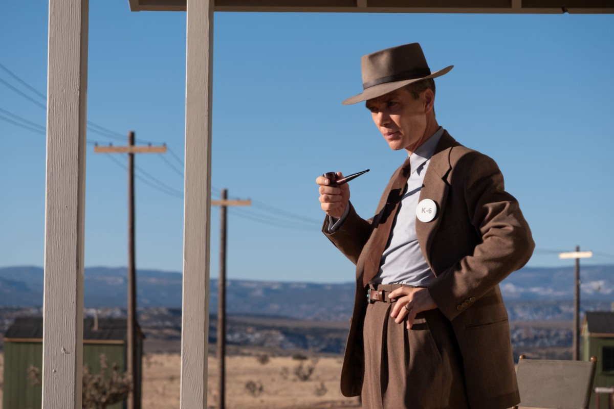 Oppenheimer Oppenheimer-elokuvan päähenkilöä esittävä Cillian Murphy aavikolla