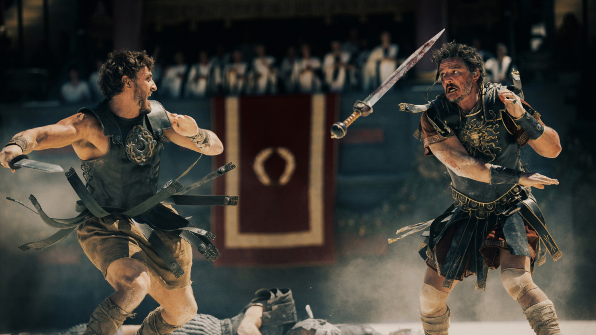 Gladiator II -elokuvan päähenkilön taistelevat keskenään areenassa (© Paramount Pictures)