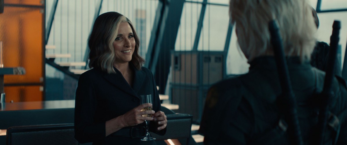 Julia Louis-Dreyfus puhuu Florence Pughille elokuvassa Thunderbolts* ( © Marvel)