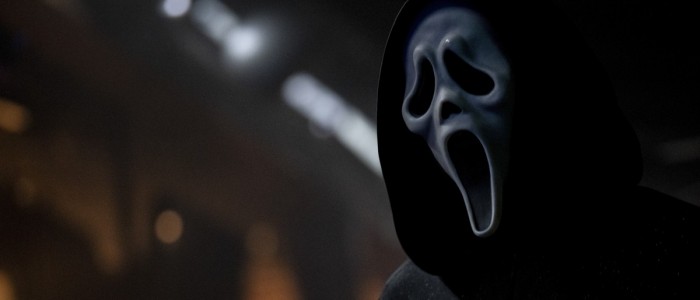 Scream 7 (© Paramount Pictures) Ghostface-tappaja vaanii pimeässä elokuvassa Scream 7 (© Paramount Pictures)